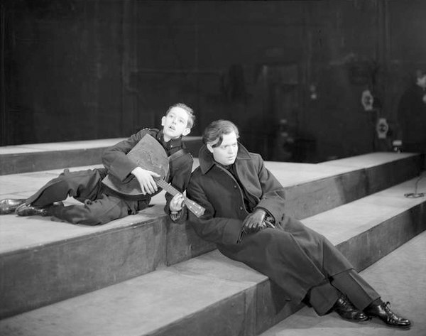 Arthur Anderson (Lucius) and Orson Welles (Brutus) in the Mercury Theatre's Broadway production of Caesar (1937)