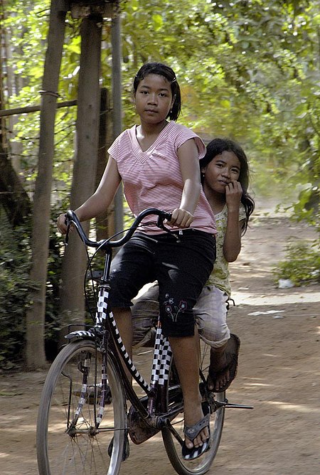 ไฟล์:Cambodian_girls_on_bicycle.jpg