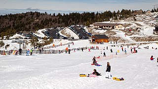 Parkings, chalet accueil et salle hors-sac