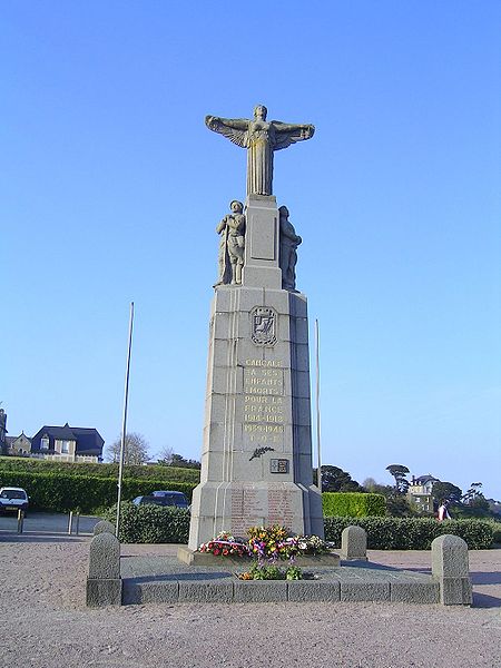 File:Cancale Monument aux morts.jpg