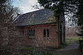 Deutsch: Kapelle auf dem Stadtfriedhof Am Lindener Berge im Stadtteil Linden-Mitte von Hannover. English: Chapel located at Linden cemetery located at Linden hill in Linden-Mitte district of Hanover, Germany.