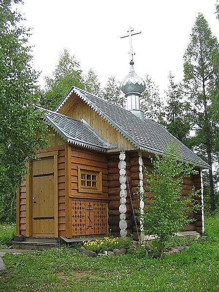 File:Chapel in Pavlo-Obnorsky monastery.jpg