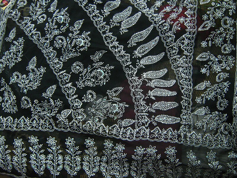 File:Chikan embroidery on a saree pallu.jpg