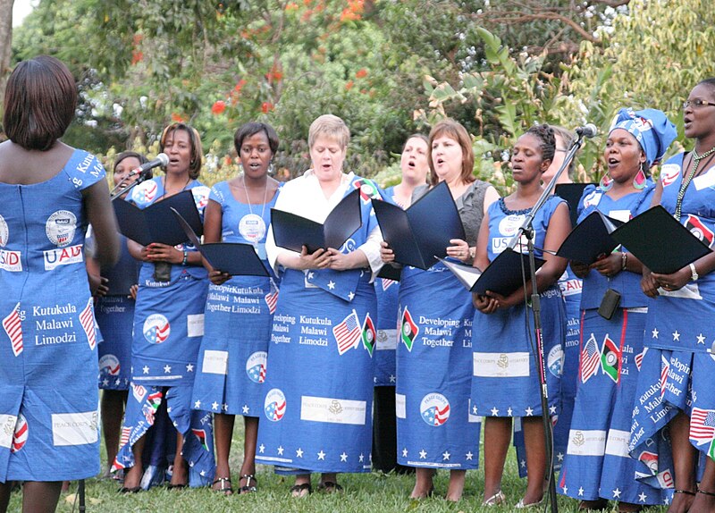 File:Choir sings national anthem (6401725785).jpg