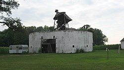 Clayton Hoover Round Barn.jpg