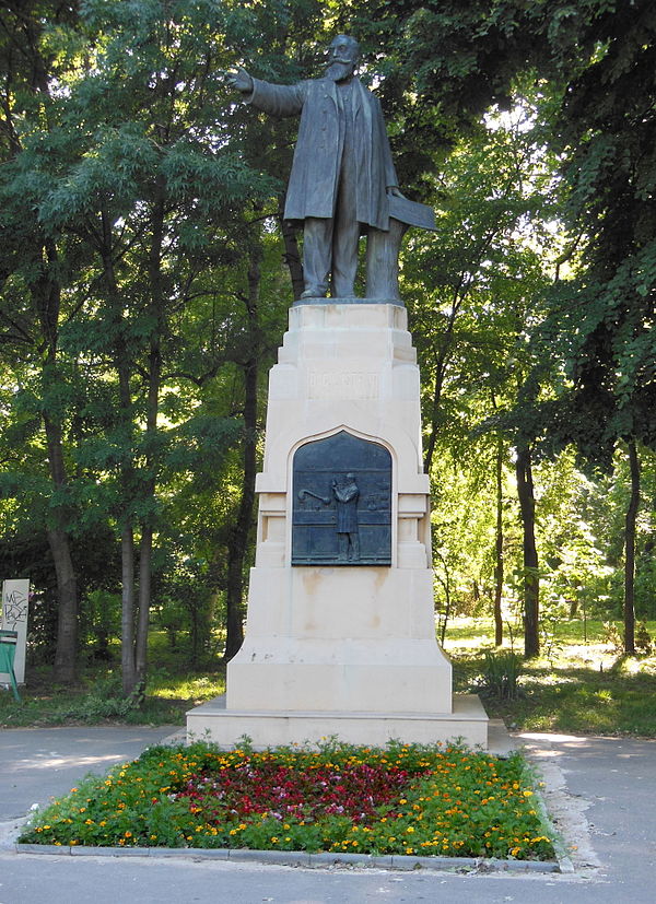 Statuia doctorului Constantin I. Istrati