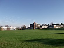 Croydon Sekolah Tinggi dan lapangan (geograph 2694836).jpg