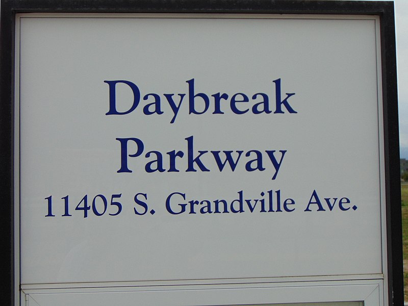 File:Daybreak Parkway station passenger platform sign, Apr 16.jpg