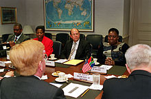 Fotografia de uma reunião.