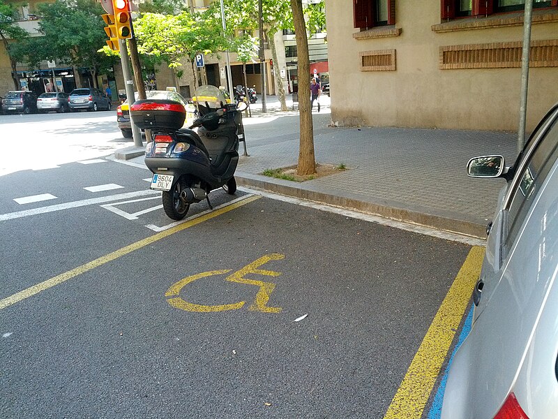 File:Diagonal handicapped parking space (18463401242).jpg