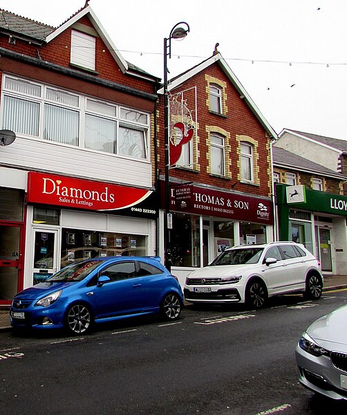 File:Diamonds in Ystrad Mynach - geograph.org.uk - 5992742.jpg