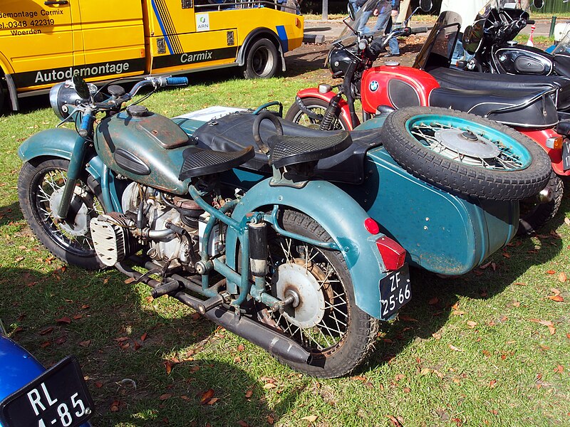 File:Dnepr K 750 with sidecar pic1.jpg