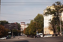 Початок вулиці Володимира Вернадського від проспекту Яворницького
