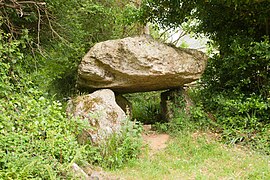 Dolmen de Pen-ar-Run (1) .jpg