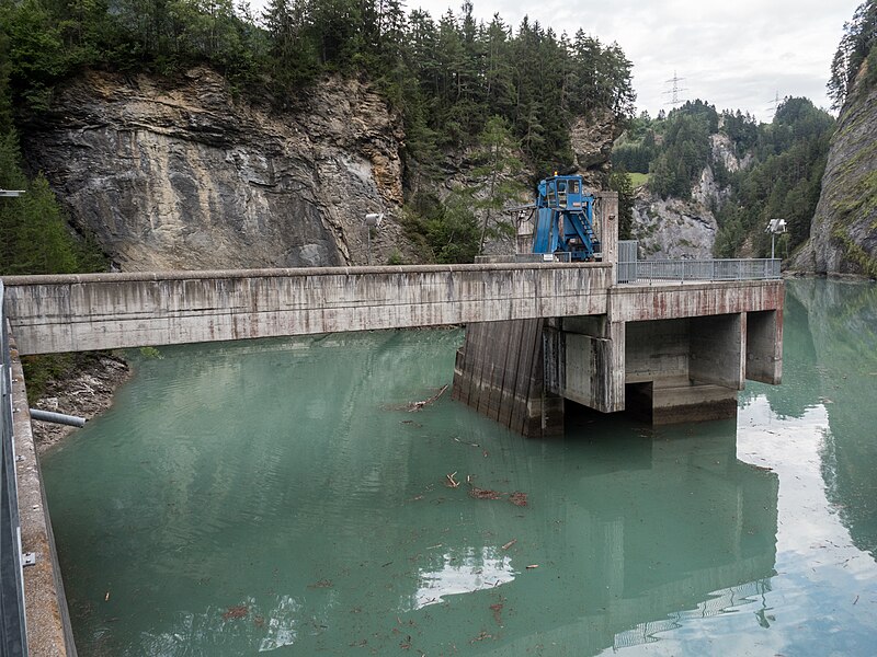 File:Dotierzentrale Solis-Brücke über die Albula, Alvaschein GR 20190817-jag9889.jpg