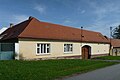 English: House No 1 in the village of Dvorec, Prachatice District, Czech Republic, part of the market town of Dub. Čeština: Dům č.p. 1 ve vsi Dvorec, části obce Dub v okresu Prachatice.