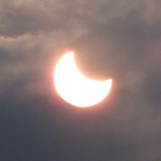 Eclipse solar 01 (1360685468) (cropped).jpg