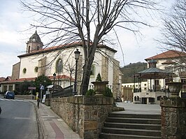 Iglesia de San Miguel y Plaza Euskadi