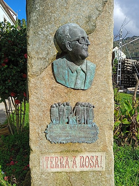 File:Escultura a Rodolfo Prada nos Peares 01.jpg