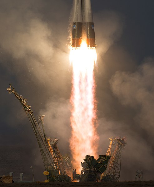 File:Expedition 46 Launch (NHQ201512150013).jpg