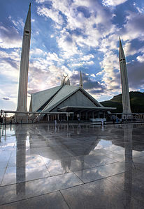 "Faisal_Mosque_by_Umair_Shakil.jpg" by User:Umairi91