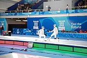 Deutsch: Fechten bei den Olympischen Jugend-Sommerspielen 2018: Tag 1, 7. Oktober 2018, Jungen, Säbel, Kampf um Bronze - Mazen Elaraby (EGY) - Robert Vidovszky (USA) 15:10 English: Fencing at the 2018 Summer Youth Olympics at 7 October 2018 – Boys' sabre Bronze medal match – Mazen Elaraby (EGY) Vs Robert Vidovszky (USA) 15:10