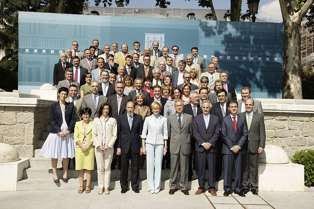 File:Fernández de la Vega se reune con el ministro del Interior, los delegados y subdelegados del Gobierno para coordinar el Plan Verano. Pool Moncloa. 15 de julio de 2008.jpeg