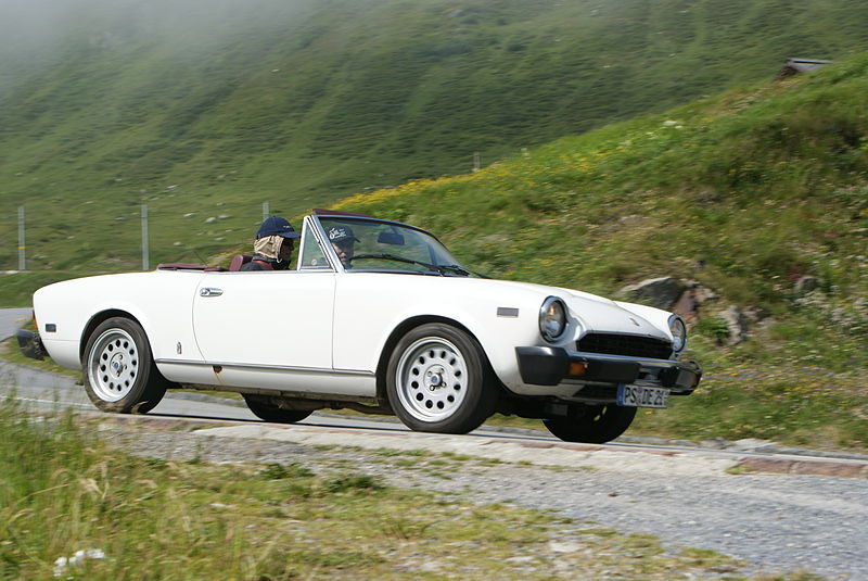 File:Fiat 124 Spider (9033021550).jpg