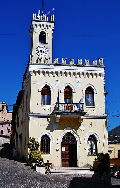 File:Fiuminata - Municipio.jpg