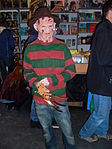 En person utklädd till Freddy Krueger.