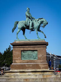 Frederic VII berkuda statue.jpg