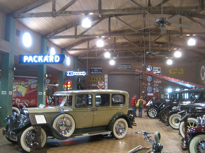 File:FtLauderdaleAntiqueCarMusuemAug0819297PassengerPackard.jpg