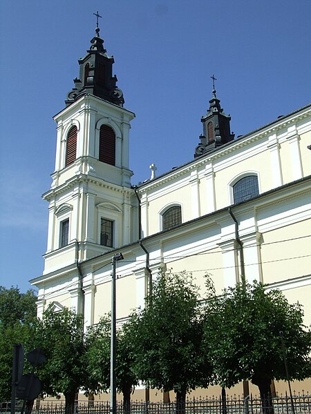 File:Garwolin Kolegiata Przemienienia Pańskiego elewacja południowa AL 02.JPG