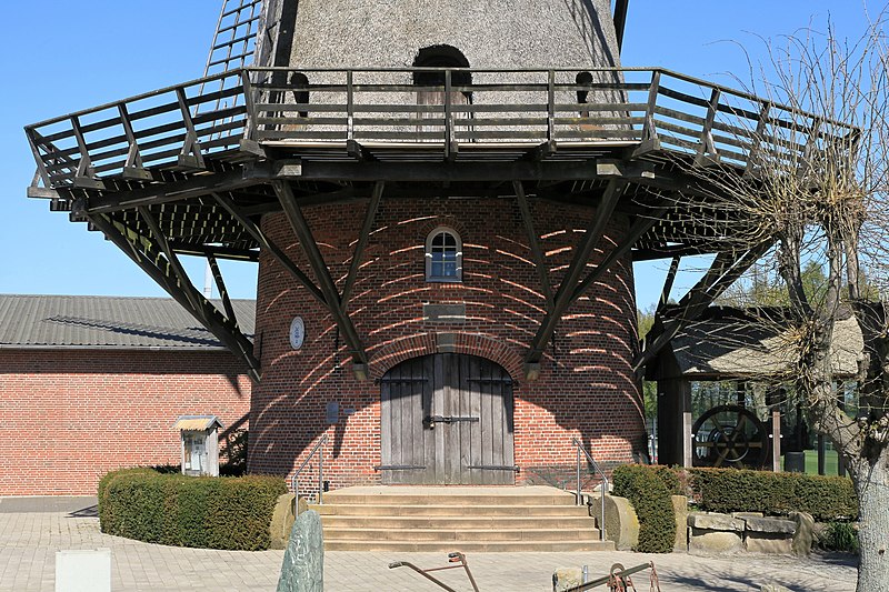 File:Georgsdorf - Adorfer Straße - Mühlenhof - Windmühle 04 ies.jpg