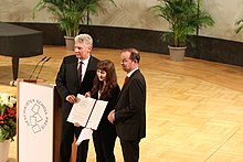 Yasemin Çongar accepts the Geschwister Scholl Prize for Ahmet Altan.