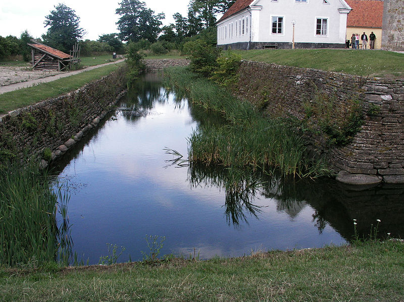 File:Glimmingehus Moat.jpg