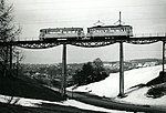 Spårvagn littera GB 3, tillverkad av Hønefoss Karosserifabrikk 1955, på Hoemsbrua på Gråkallbanen 1958