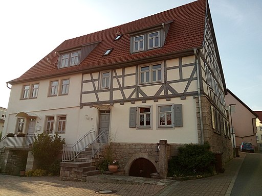 Grünsfeld Bauerngasse 1,1a Wohnhaus eines ehemaligen Dreiseitgehöfts - 1