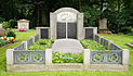 Grabmal Achelis in Bremen, Riensberger Friedhof W 32-33, 73-74