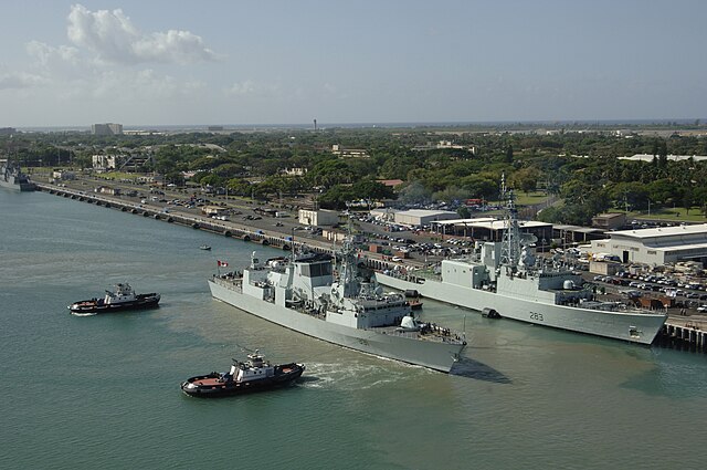 Vancouver (foreground) departs Pearl Harbor for Exercise 'Rim of the Pacific' (RIMPAC) in 2006