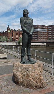 Hamburg Störtebeker Statue.jpg