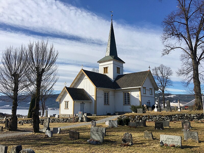 File:Hov Kirke Church (1781), Søndre Land Municipality, Oppland County, Norway. Springtime, cemetery, graveyard, Randsfjorden lake, etc. 2017-03-27 IMG 2085.jpg
