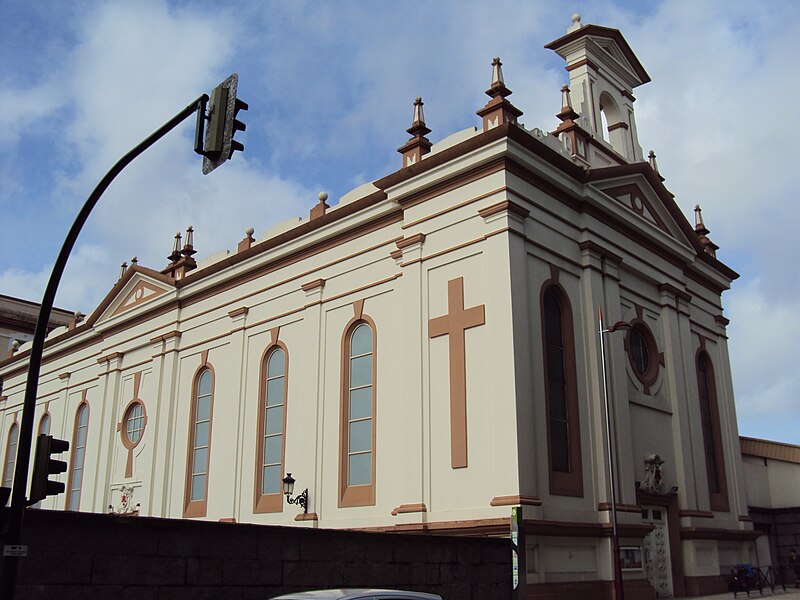 File:Igrexa parroquial San Francisco Xabier no colexio xesuíta Apóstolo Santiago, do arquitecto Antonio Cominges Tapias, Teis, Vigo.jpg