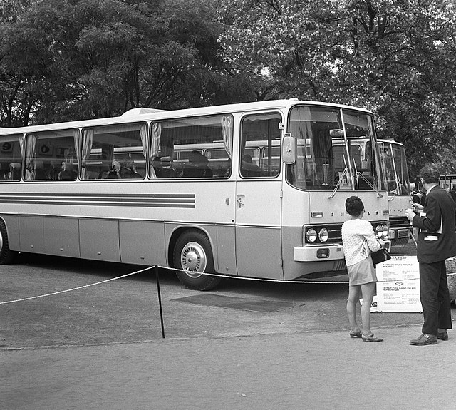 An early unit of the Ikarus 250 SL model, in 1970