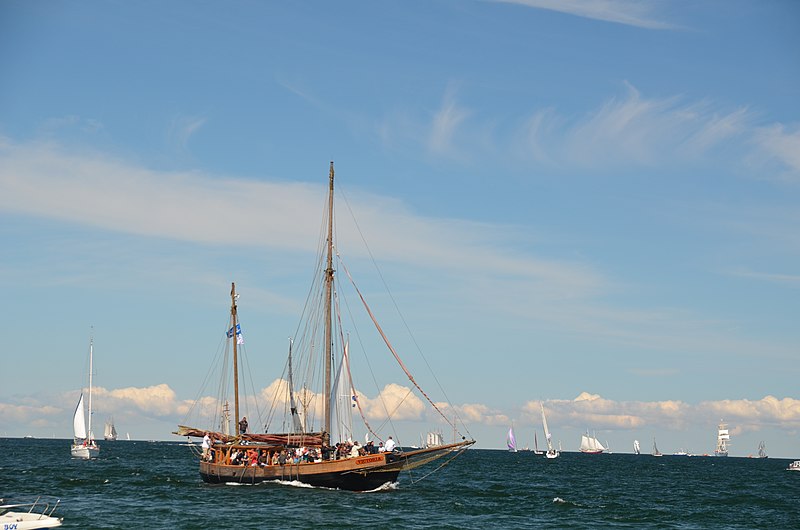 File:Impressionen von der 22. Hansesail 2012 (7764278242).jpg