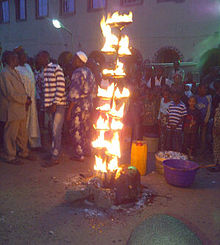 Ina, the sacred lamp lit at the beginning of the annual Osun-Osogbo festival Ina oloju merindinlogun.jpg