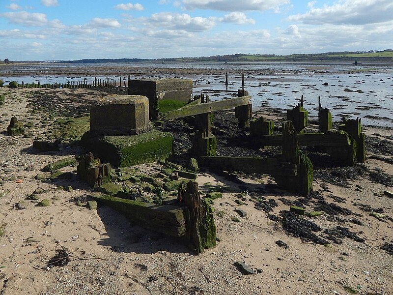 File:Industrial relics at Dumbarton foreshore - geograph.org.uk - 6144949.jpg