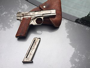 Pistola japonesa Hamada Tipo 2 da Segunda Guerra Mundial, lado direito 41.jpg