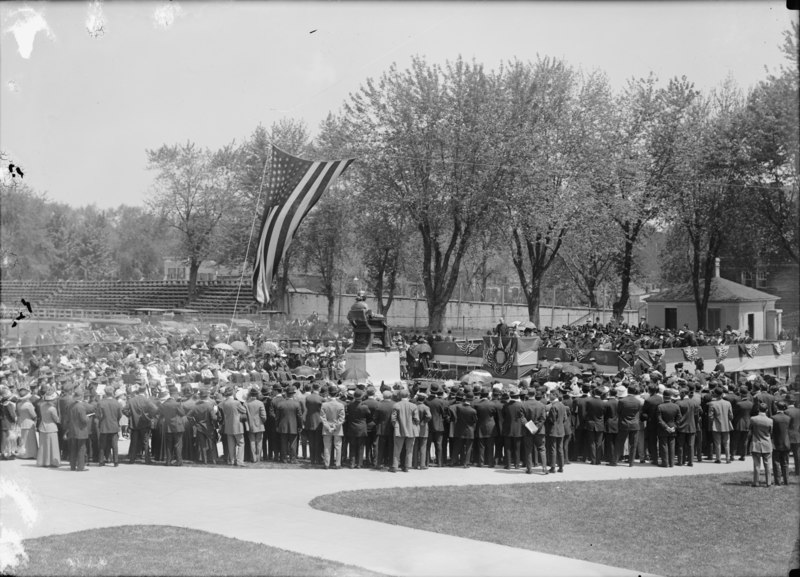 File:John Carroll statue 1912 crowd cropped.tif