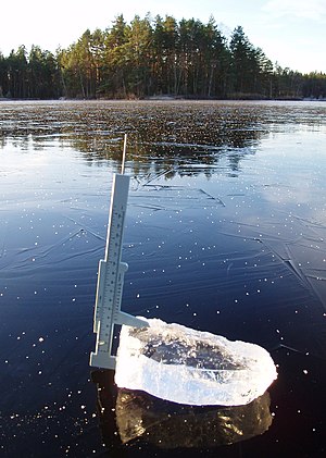 39 mm newly formed clear ice on a lake in Sweden Karnis2.jpg